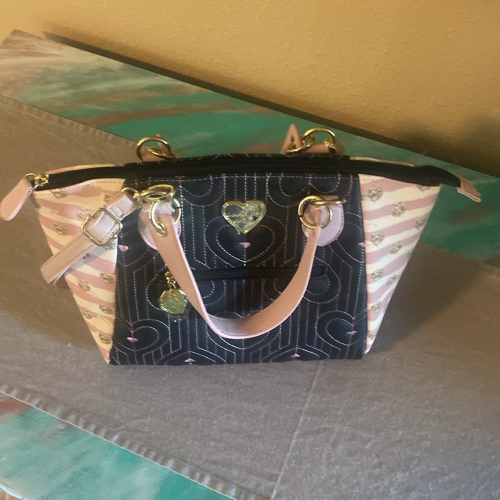 Brand New Luv Betsy